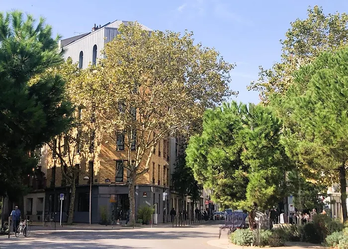 Hotel Sixteen Paris Montrouge