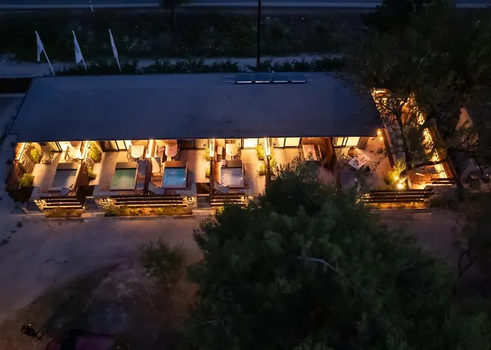 Sylvia Camping & Luxury Suites Litochoro