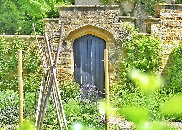Flore House
