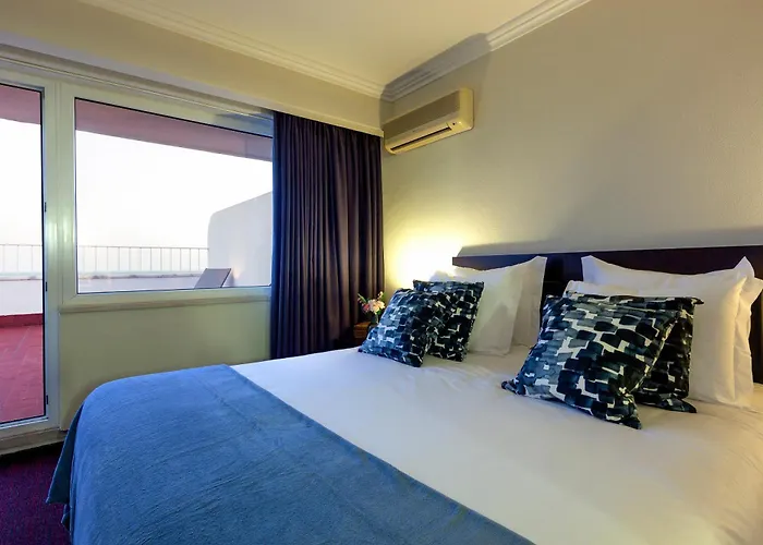 Carcavelos Beach Hotel