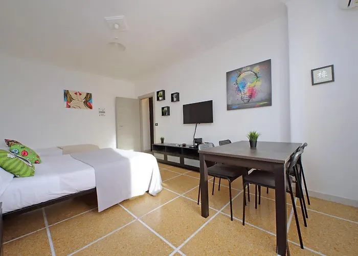 Colours Rooms Guest House