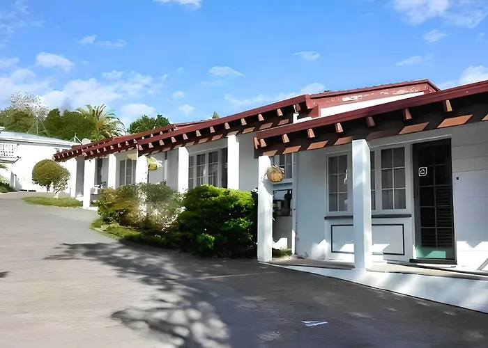 Browns Bay Olive Tree - Pet Friendly Family Apartment