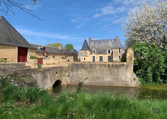 Château de la Faverie chambres d hôtes Beaumont-Pied-de-Boeuf 