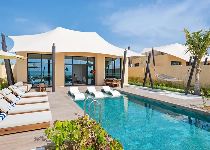 Bab Al Nojoum Hudayriyat Villas