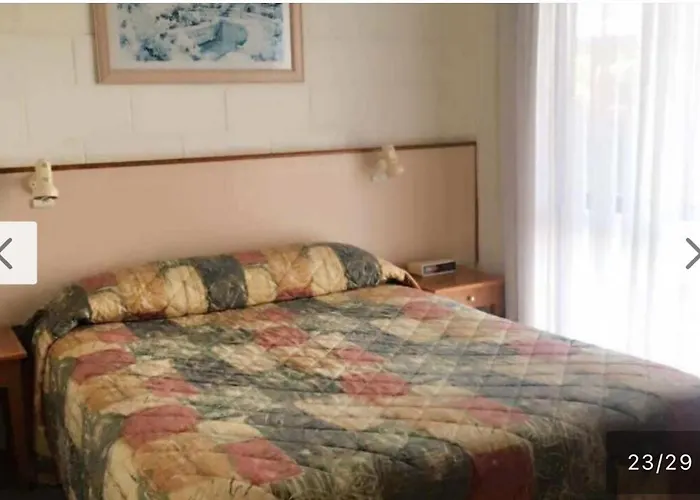 Black Swan Motel Inn