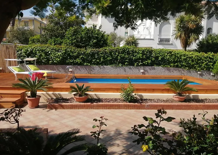 Summer Colors Rooms & Apartments