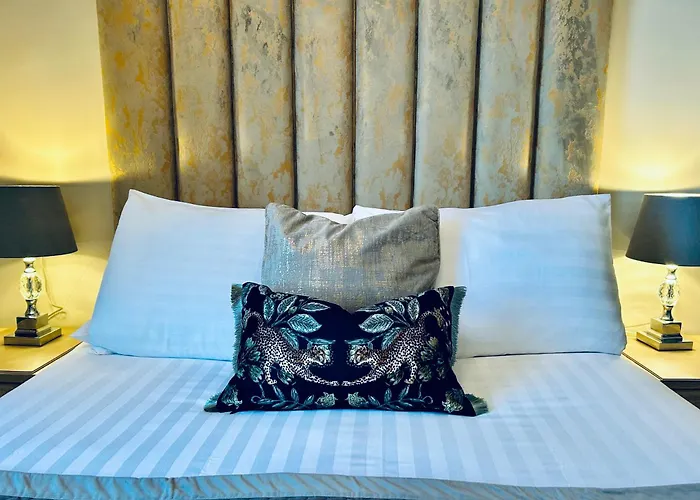 Hotel No5, Beachfront With Free Private Car Park