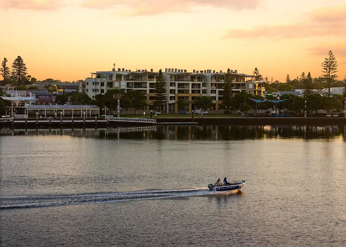 Riverside Apartments & Hotel