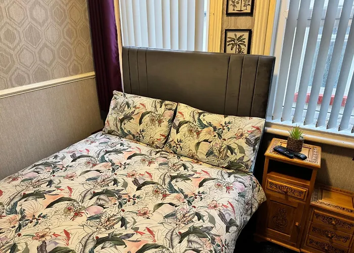 B&B Runway - Minutes From Winter Gardens - Dog Friendly - Exceptionally Quiet - Very Close H&A Social Club (Adults Only)