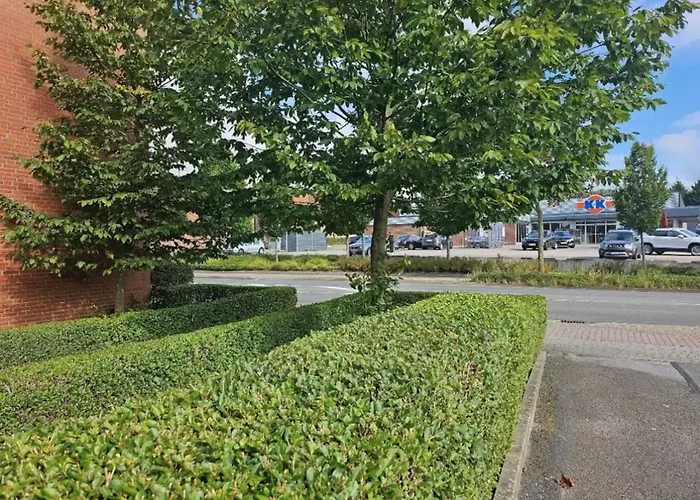 BOARDINGHOUSE PD25 ALTE FEUERWACHE I Unterkunft mit Einzel- und Doppelzimmer I 3min CityHospital I Monteure I Smart TV I Einzelbetten I Küche I Gemeinschaftsraum I Wasch I P