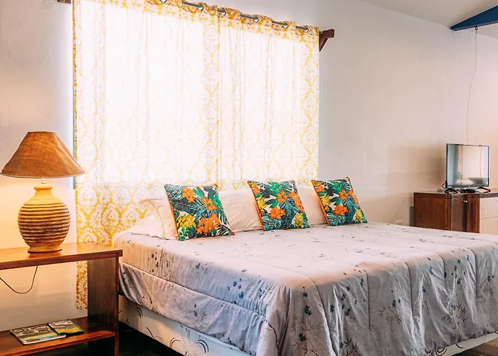 Tinajas Arenal Lakefront Lodge