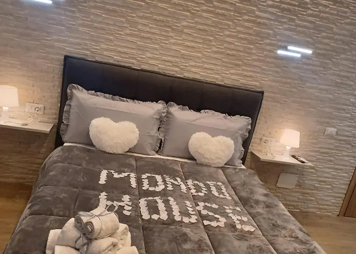Mondo House