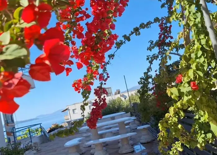 Leon Hotel Sarande