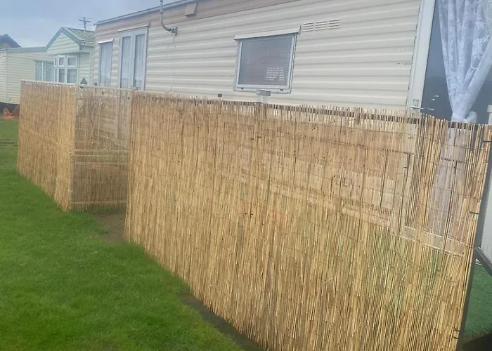 Summerlands Caravan Park, P29