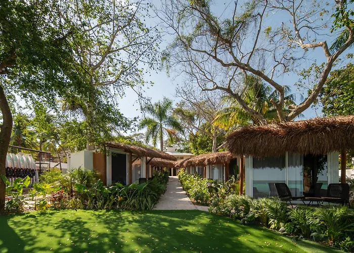 Casa Aakal Lagoon Front Bacalar