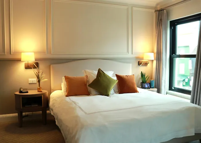 The Lansdowne Kenmare Hotel