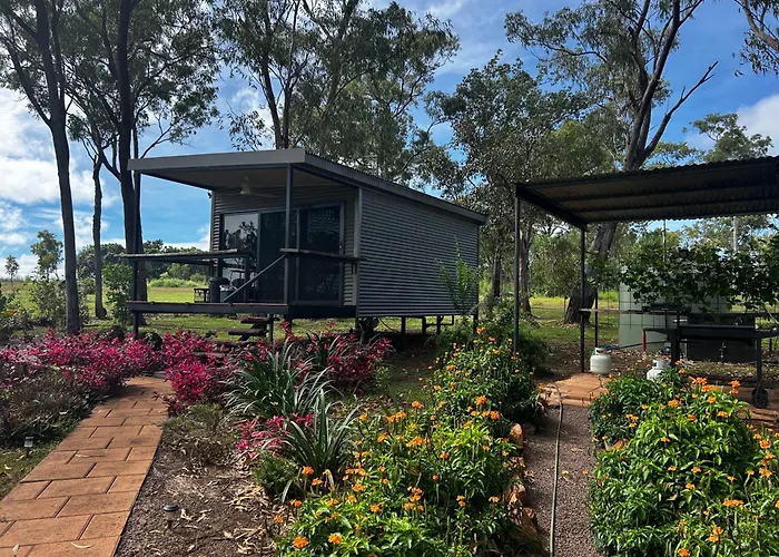Litchfield Tropical Stay Batchelor
