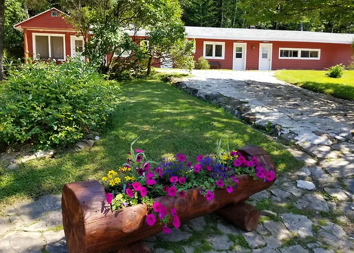 Kan-A-Mouche Pourvoirie Auberge Et Chalets