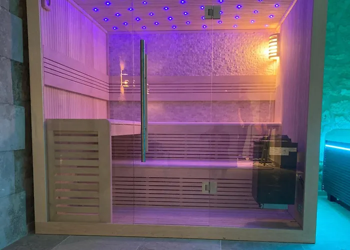 Domaine du lion rouge Piscine et Spa Coucy-le-Château-Auffrique