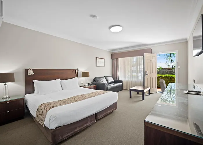 Carlyle Suites & Apartments