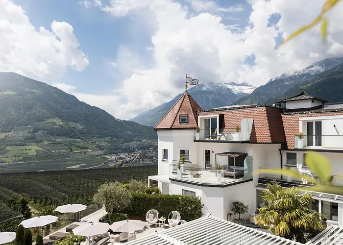 Small & Beautiful Hotel Gnaid Dorf Tirol