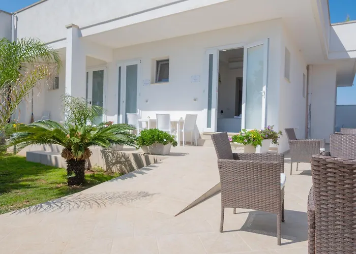 Villa Leonardo San Foca - Room, Pool & Restaurant