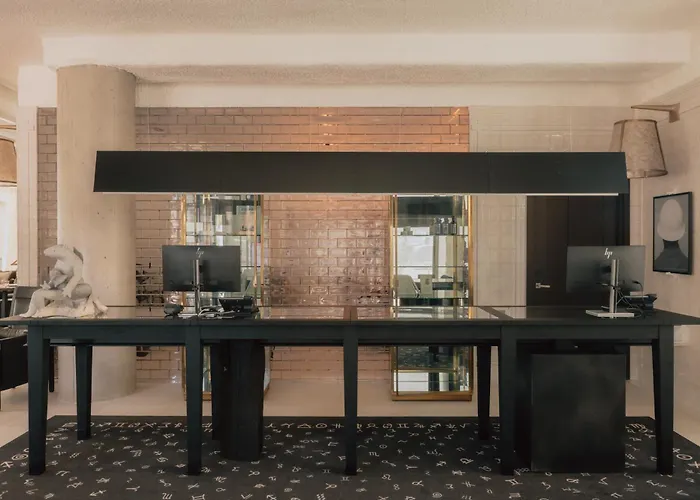 Maison Heler Metz, Curio Collection By Hilton