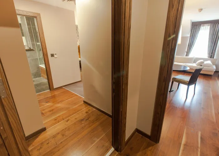 The Twelve Hotel Barna 