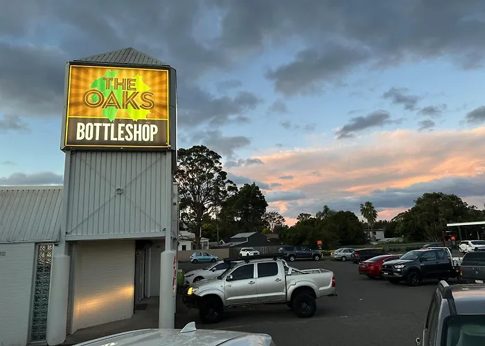 The Oaks Hotel Motel