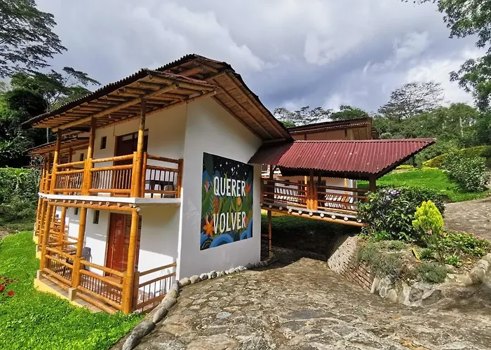 Hotel y termales Las Heliconias