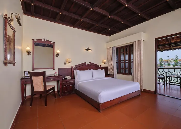 Sterling Lake Palace Alleppey