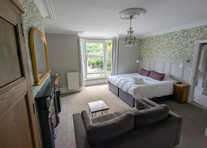 Four Seasons Guesthouse