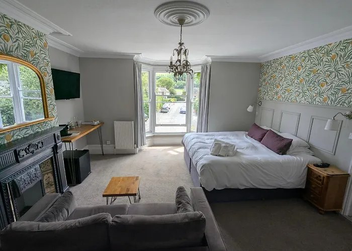 Four Seasons Guesthouse
