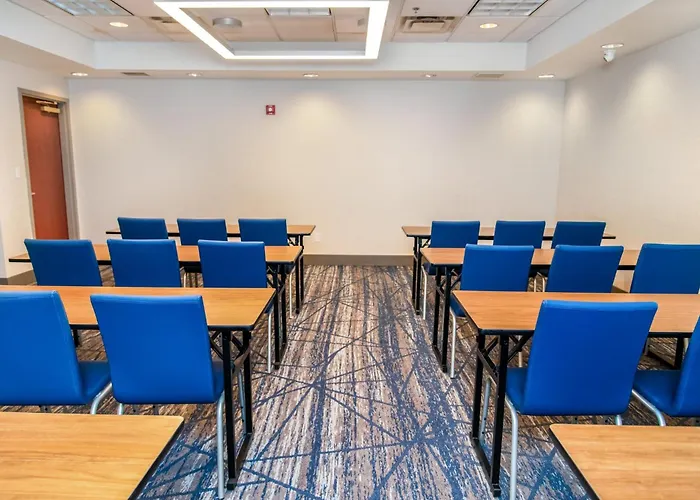 Holiday Inn Express & Suites -South Side By Ihg