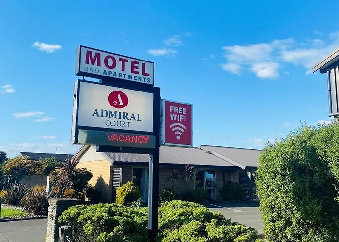 Admiral Court Motel & Apartments