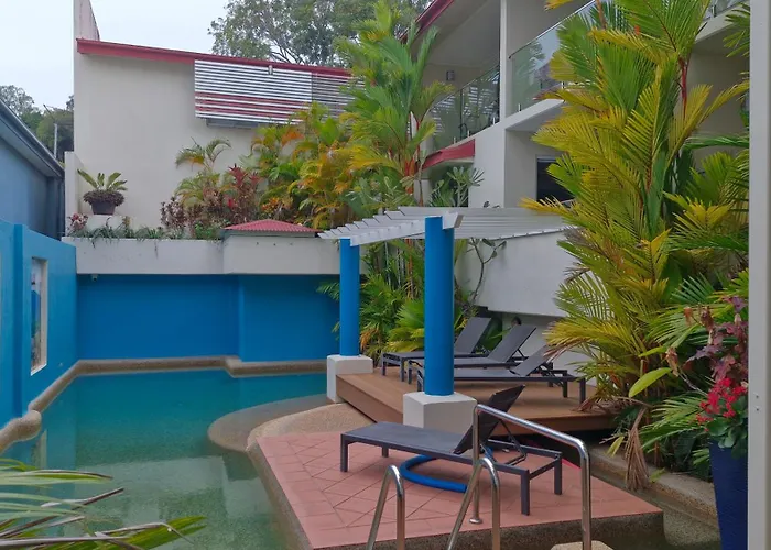 Macrossan House Boutique Holiday Apartments Port Douglas