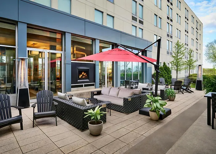 Aloft Montreal Airport