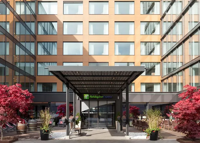Holiday Inn Express Zürich Airport, an IHG Hotel
