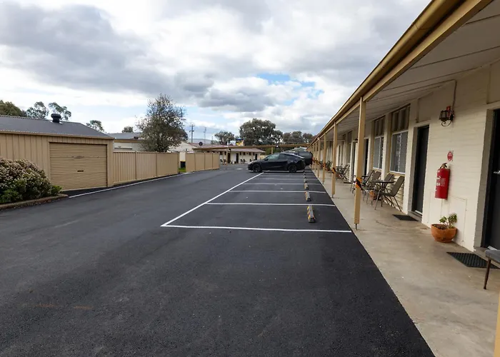Golden Hills Motel