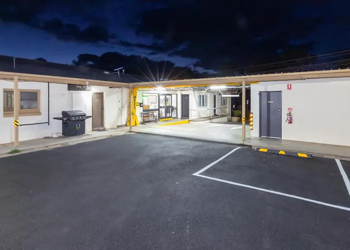 Golden Hills Motel