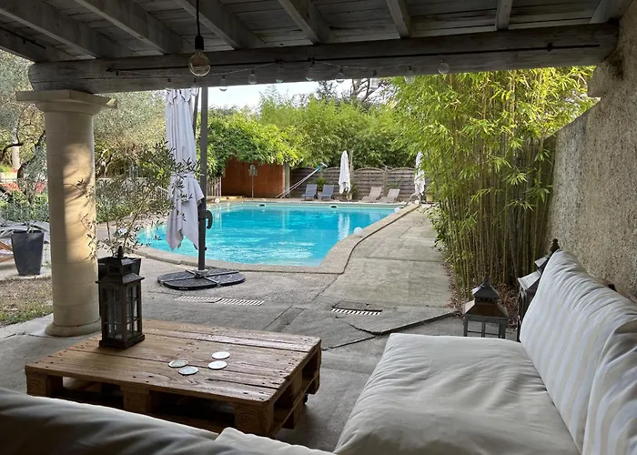 Bed and Breakfast La Bastide des Pins à Castillon-du-Gard