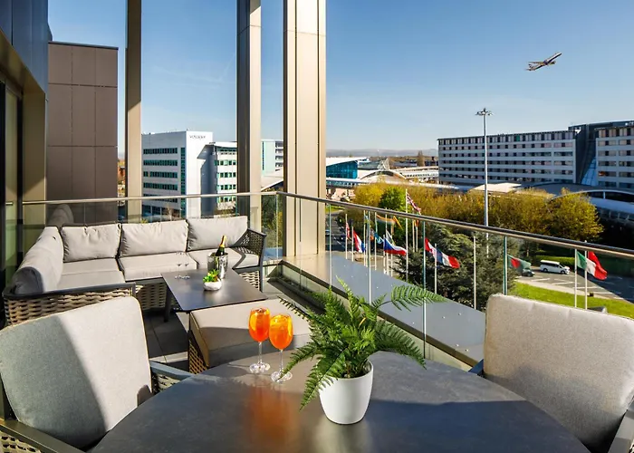 Holiday Inn Manchester Airport T2 By Ihg Hale 