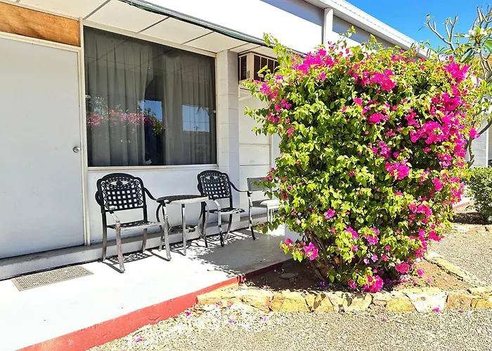Inland Oasis Motel