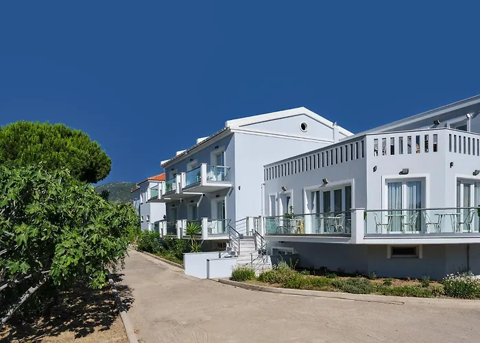 Hotel Defkalion Petra 