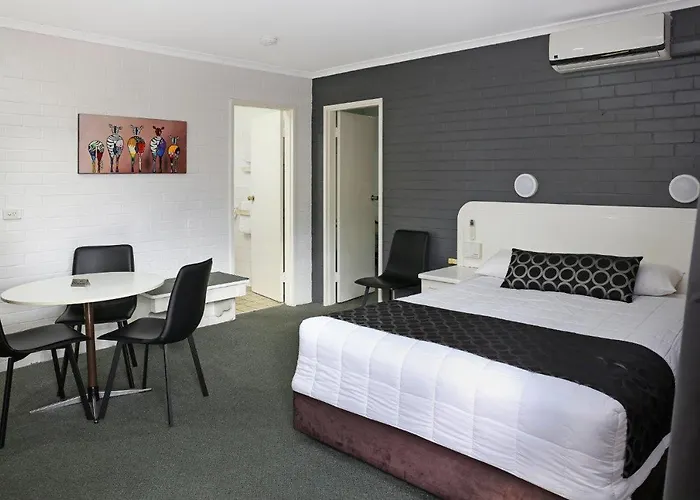 Cousins Motor Inn Inverell