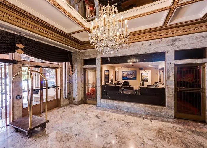 Gaslamp Plaza Suites