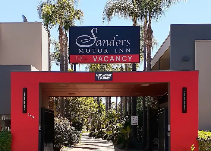 Sandors Motor Inn