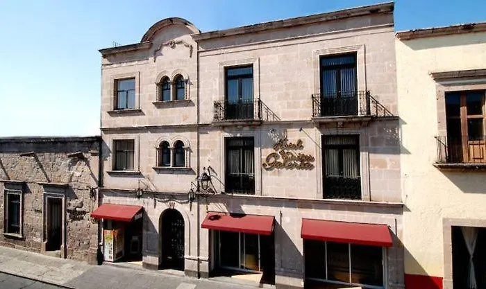 & Suites Galeria