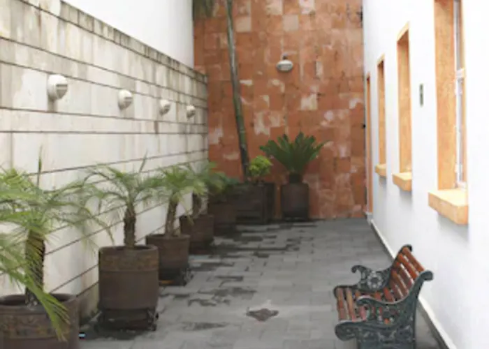 & Suites Galeria