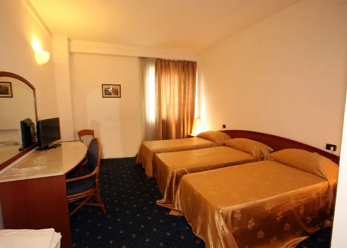 Hotel Quadrifoglio Castello di Cisterna